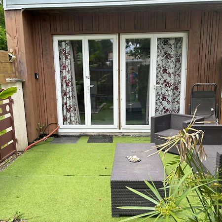 Le Chalet Au Bord Des Pistes Cyclables Sainte-Hélène Kültér fotó